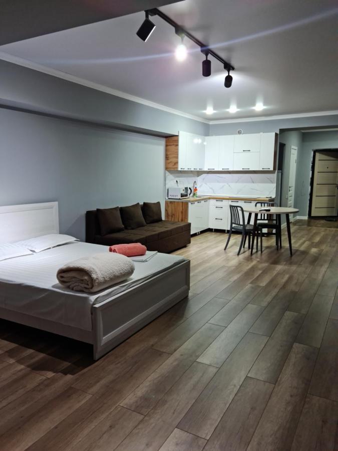 Апартаменты В Центре, В Новом Доме Almaty Exterior photo