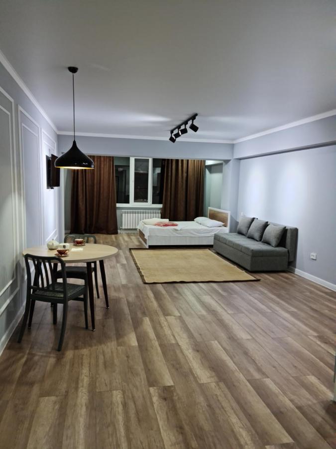 Апартаменты В Центре, В Новом Доме Almaty Exterior photo