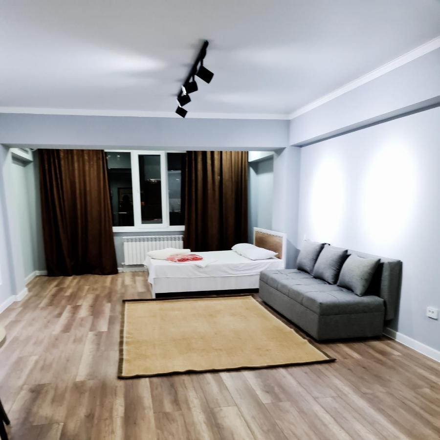 Апартаменты В Центре, В Новом Доме Almaty Exterior photo