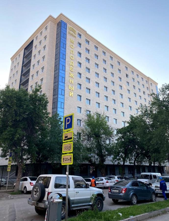 Апартаменты В Центре, В Новом Доме Almaty Exterior photo